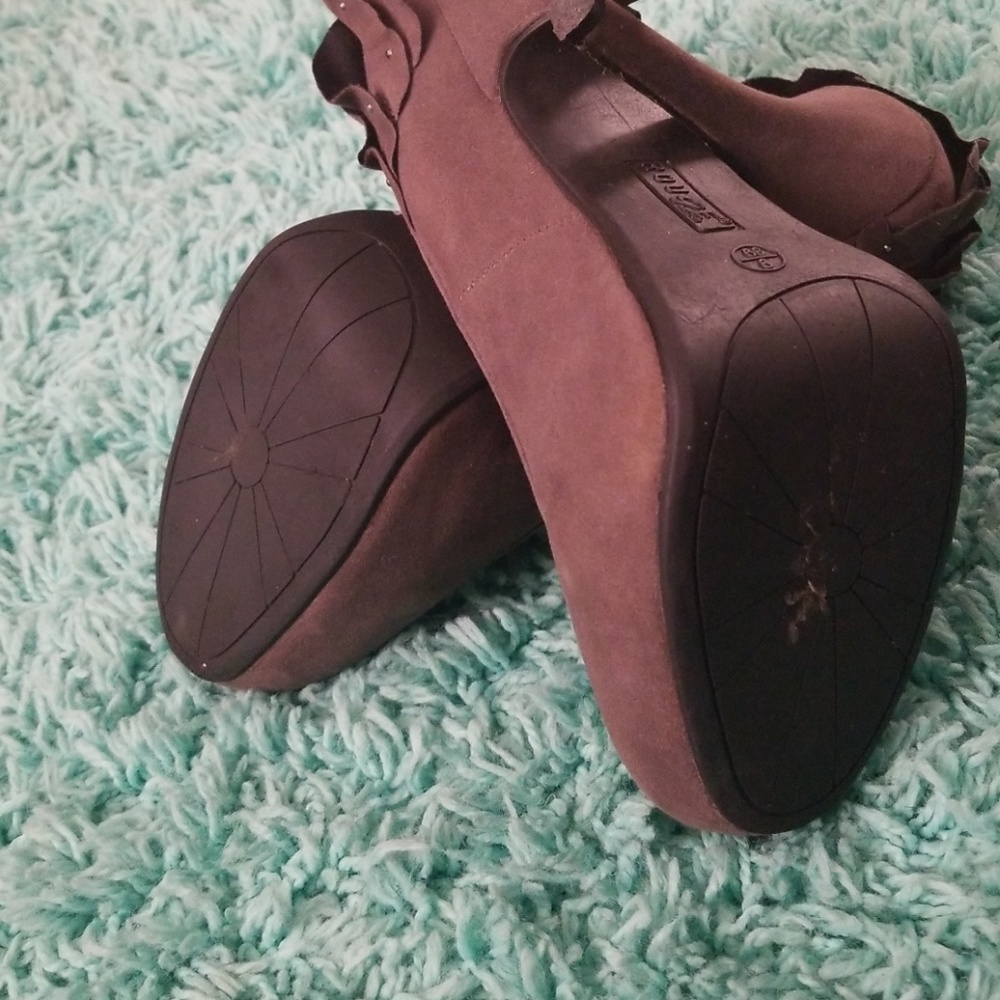 Suede Ruffle Heel Pumps - Picture 3 of 5